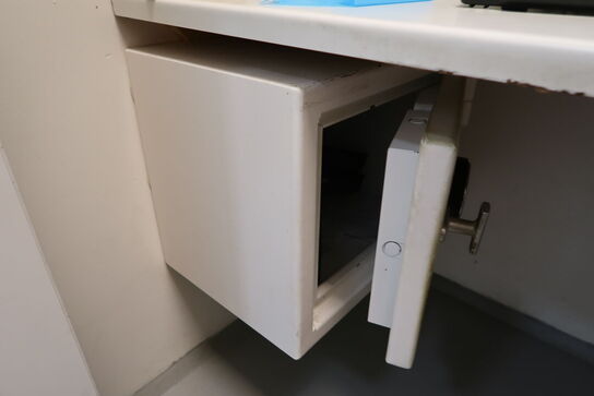 Kontorstol samt printer XEROX B235 og pengeskab