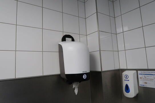 Håndvaskestation, papirdispenser, sæbedispenser m.m.