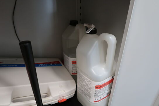 Stålskab med div. Køkkenudstyr (fritureolietester medfølger ikke)