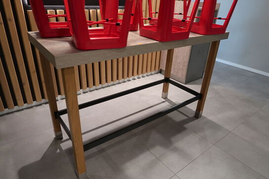 Barbord med 6 stk. barstole