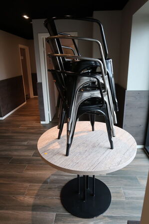 2 stk. borde med 8 stk. stole