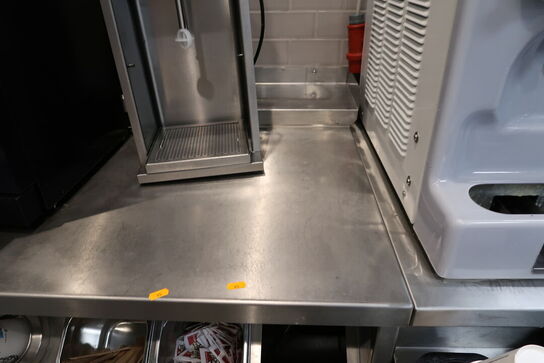 Rustfri stålbord med indhold (2 stk. maskiner medfølger ikke)