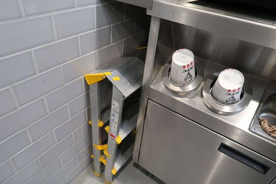 Div. Rengøringsartikler samt trappestige