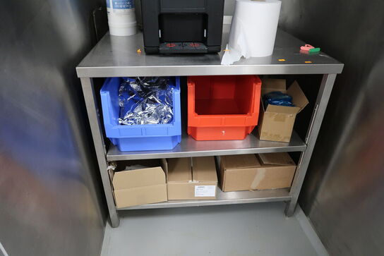 Rustfri stålbord med indhold (mosmaskine medfølger ikke)