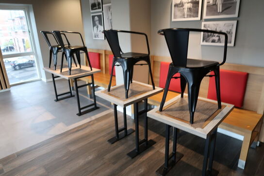 4 stk. borde, 6 stk. stole samt 2 stk. bænke