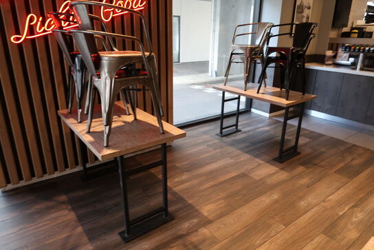 2 stk. borde med 8 stk. stole