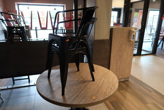 2 stk. borde, 6 stk. stole samt 4 stk. børnestole