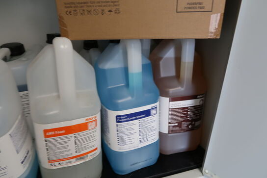 Stålskab med div. Rengøringsmidler