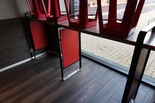 Barbord med 5 stk. barstole