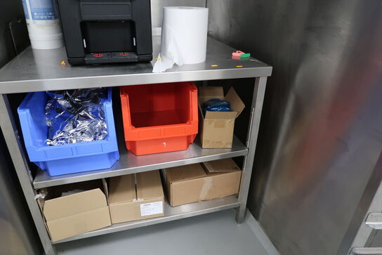 Rustfri stålbord med indhold (mosmaskine medfølger ikke)