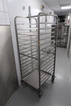 Stikvogn med indhold