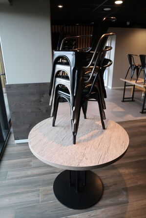 2 stk. borde med 8 stk. stole