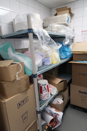 Fødevarereol METRO MAX med indhold