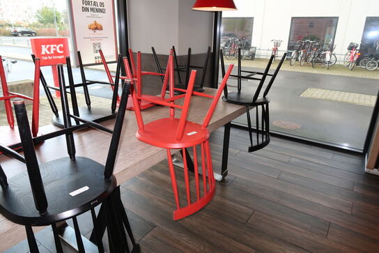 Bord med 7 stk. stole