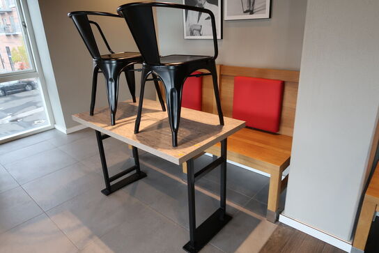 4 stk. borde, 6 stk. stole samt 2 stk. bænke