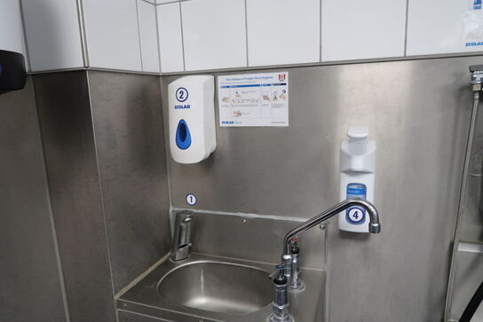 Håndvaskestation, papirdispenser, sæbedispenser m.m.