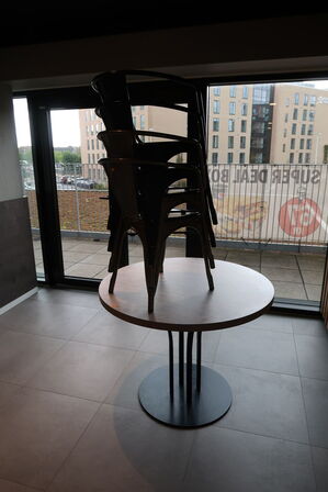 2 stk. borde med 8 stk. stole