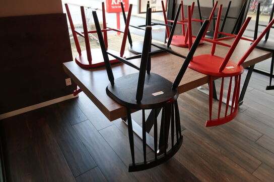 Bord med 7 stk. stole