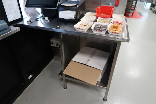 Rustfri stålbord med indhold (kasseapparat medfølger ikke)