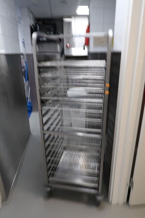 Stikvogn med indhold