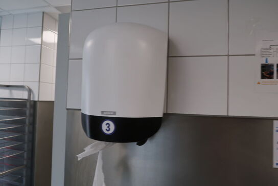 Håndvaskestation, papirdispenser, sæbedispenser