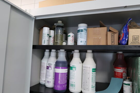 Stålskab med div. Rengøringsmidler