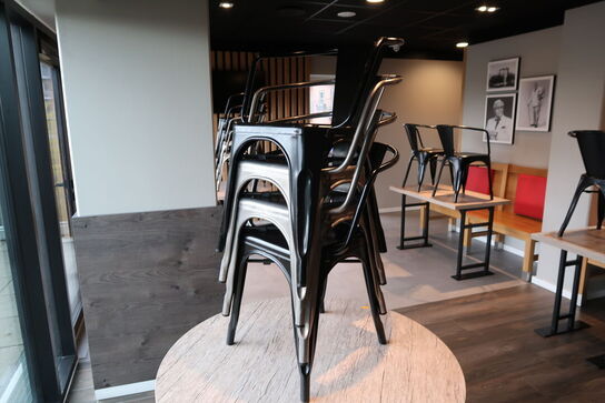 2 stk. borde med 8 stk. stole