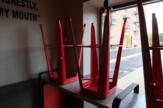 Barbord med 5 stk. barstole