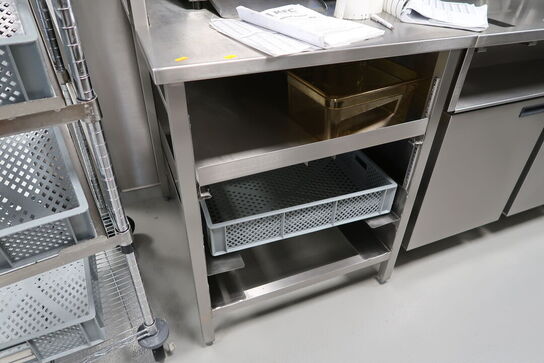 Rustfri stålbord med indhold (brødrister medfølger ikke)