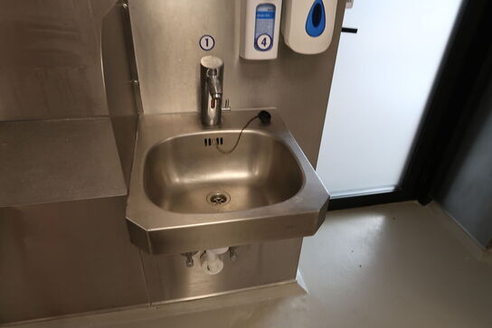 Håndvaskestation, hylde, papirdispenser, sæbedispenser m.m.