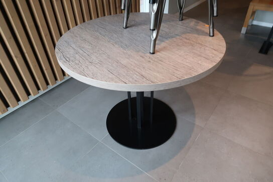 2 stk. borde med 8 stk. stole