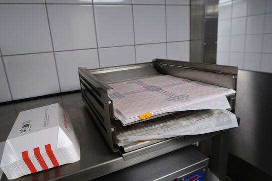 Betjeningspanel samt holdere med papir