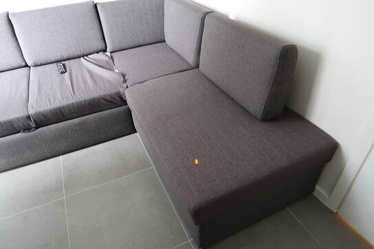 Bord med stol samt sofa