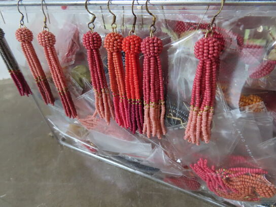 50 stk øreringer i assoterede farver