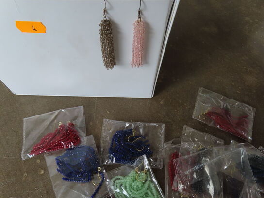 50 stk øreringer i assoterede farver