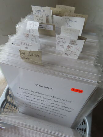 ca. 200 stk kort i (20x30cm) Forskellige billeder og tekst