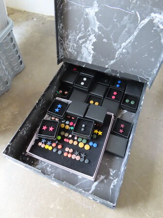 Øreringe - blandede i kasse