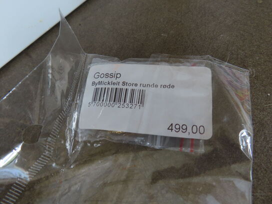 Blandede armbånd og øreringe i kasse