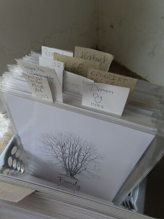 ca. 200 stk kort i (20x30cm) Forskellige billeder og tekst