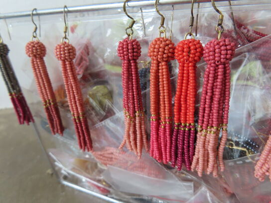 50 stk øreringer i assoterede farver