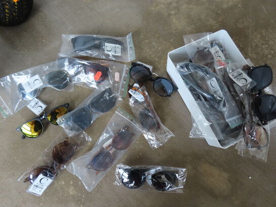 Blandede solbriller (25 - 30 stk)