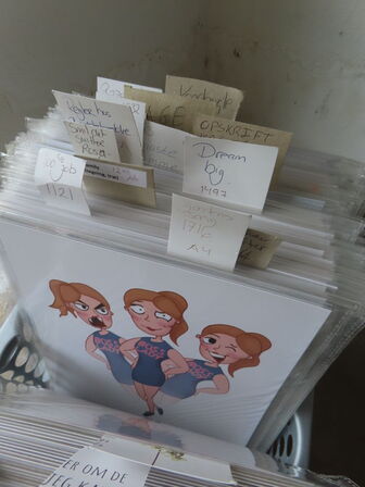 ca. 200 stk kort i (20x30cm) Forskellige billeder og tekst