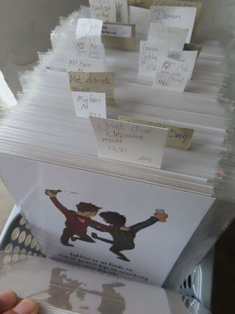 ca. 200 stk kort i (20x30cm) Forskellige billeder og tekst