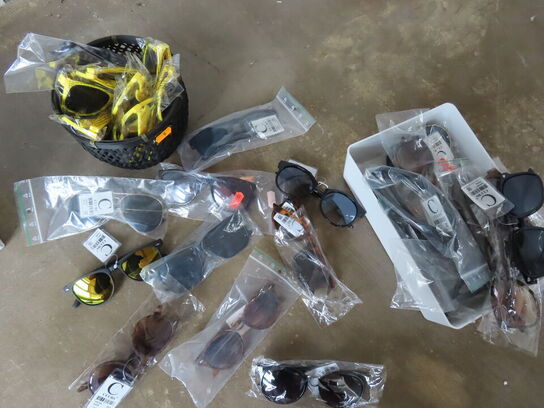 Blandede solbriller (25 - 30 stk)