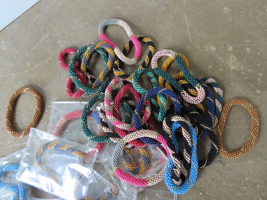 50 stk armbånd i assorterede farver