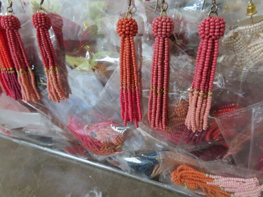 50 stk øreringer i assoterede farver