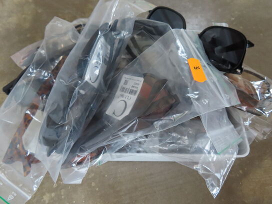 Blandede solbriller (25 - 30 stk)