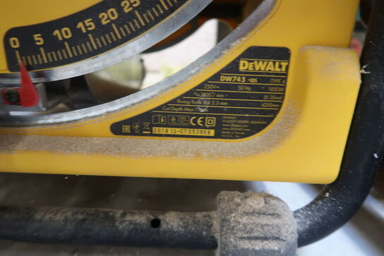 Bordrundsav, Dewalt DW745-QS