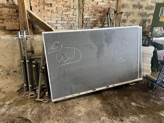 Stole, partytelte/pavillioner, køleskabe, friture m.v. (se billeder)