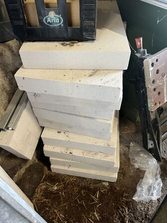 Vinduer, døre, brædder, krydsfinér m.v. (se billeder)